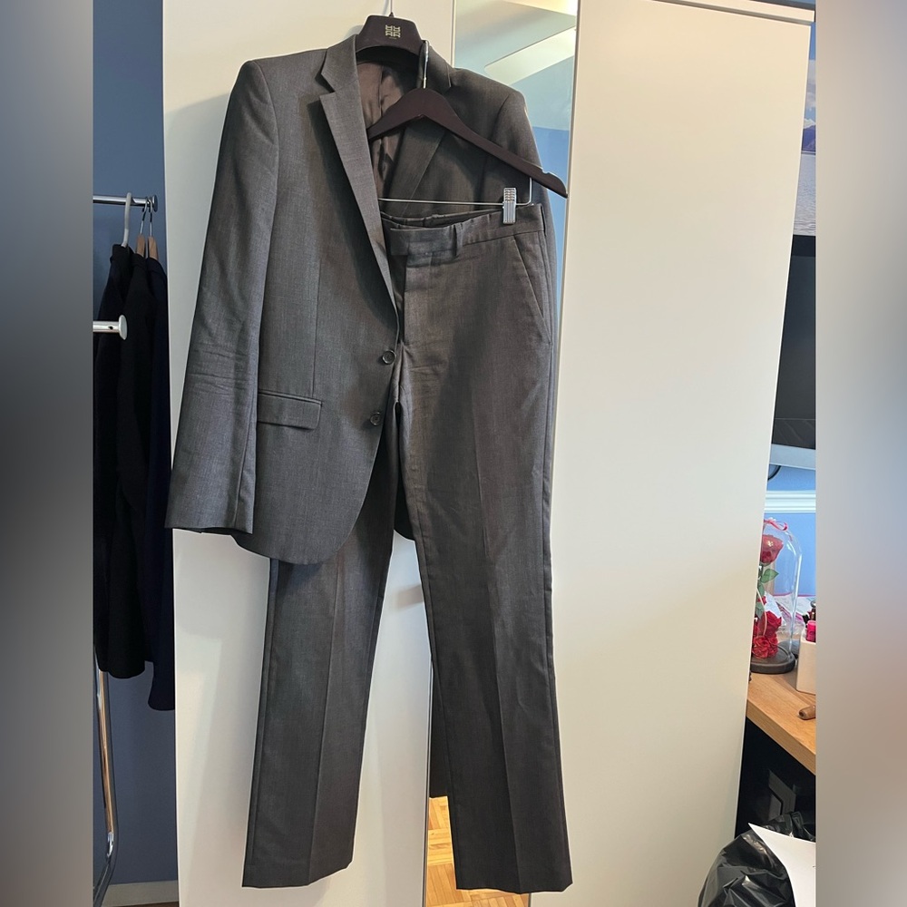 Men's Gray Suit Mint Condition